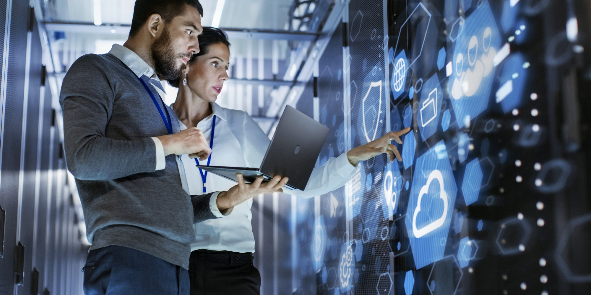 https://www.pinnacle-consulting.co/wp-content/uploads/2022/03/it_technology_2.jpg